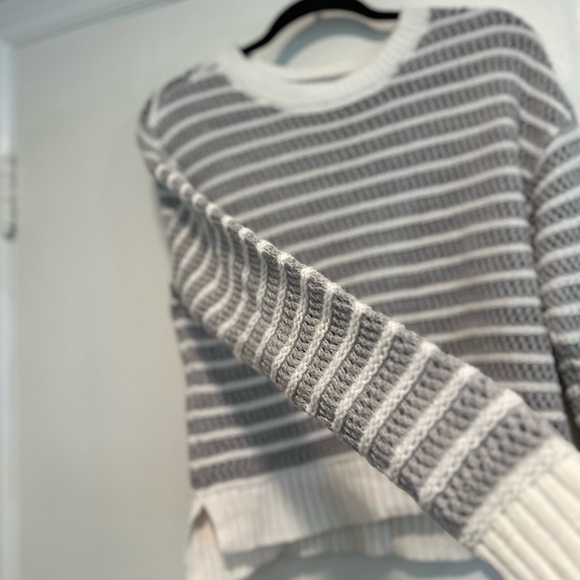 Aeropostale Women’s Sz: XS Striped Open-Knit Crew Neck. Basic Preppy Sweater. - Picture 9 of 11